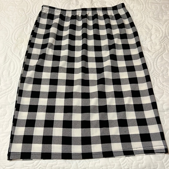 Nuggles, size Medium, black and white checkered skirt - Picture 1 of 3